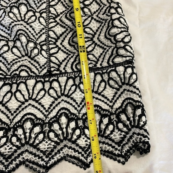 TOPSHOP |Embroidered |Textured|Fit & Flare| Sleeveless |Top |Black/White |Size 4 - Picture 13 of 13
